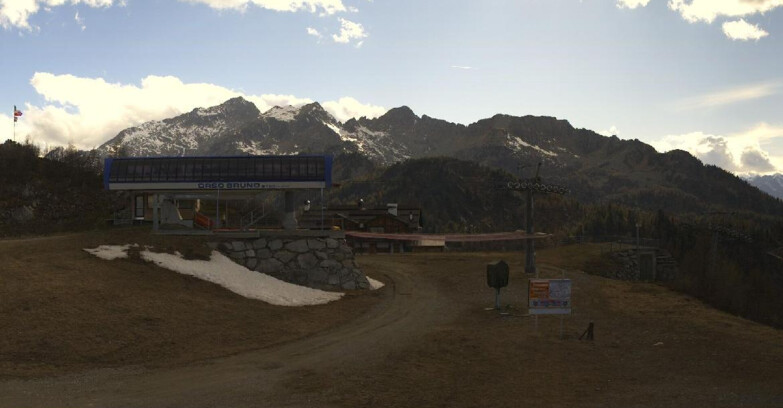 Webcam Ski area Campiglio Dolomiti di Brenta Val di Sole Val Rendena - Seggiovia Orso Bruno 