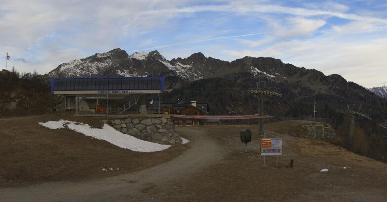 Webcam Ski area Campiglio Dolomiti di Brenta Val di Sole Val Rendena - Seggiovia Orso Bruno 