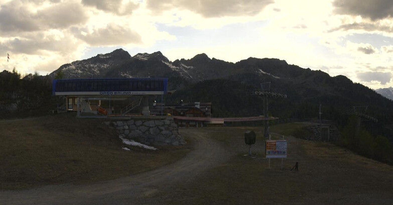 Webcam Folgarida-Marilleva  (Skiarea Campiglio Dolomiti di Brenta - Val di Sole Val Rendena) - Seggiovia Orso Bruno 