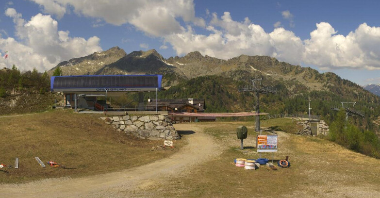 Webcam Skiarea Campiglio Dolomiti di Brenta Val di Sole Val Rendena - Seggiovia Orso Bruno 