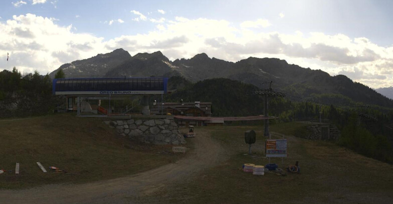 Webcam Skiarea Campiglio Dolomiti di Brenta Val di Sole Val Rendena - Seggiovia Orso Bruno 