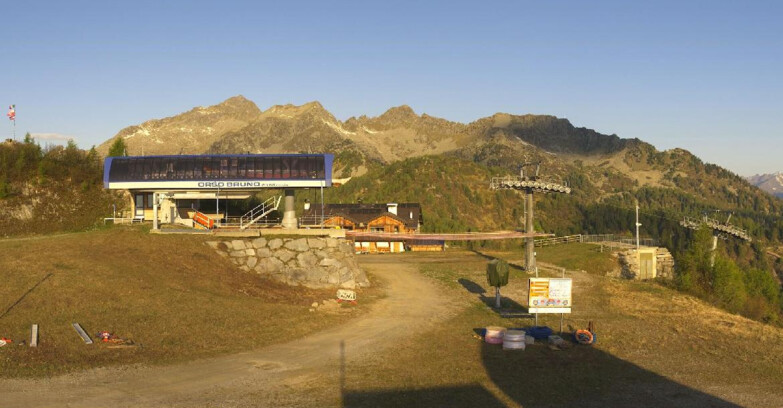 Webcam Skiarea Campiglio Dolomiti di Brenta Val di Sole Val Rendena - Seggiovia Orso Bruno 