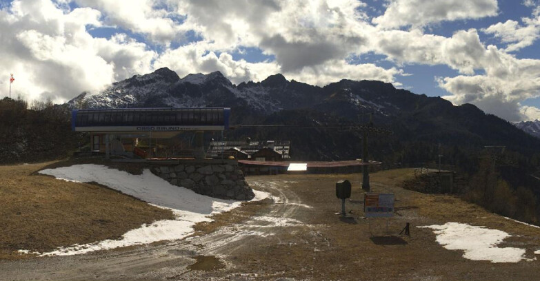 Webcam Folgarida-Marilleva  (Skiarea Campiglio Dolomiti di Brenta - Val di Sole Val Rendena) - Seggiovia Orso Bruno 