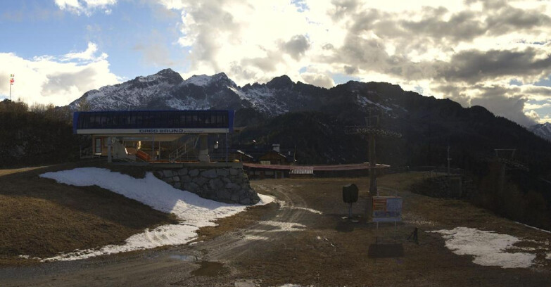 Webcam Folgarida-Marilleva  (Skiarea Campiglio Dolomiti di Brenta - Val di Sole Val Rendena) - Seggiovia Orso Bruno 
