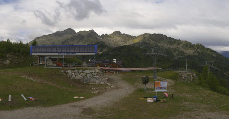 Webcam Skiarea Campiglio Dolomiti di Brenta Val di Sole Val Rendena - Seggiovia Orso Bruno 