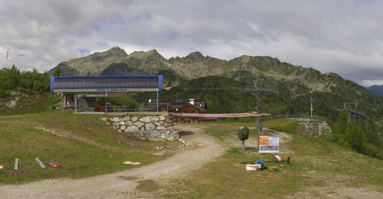 Webcam Skiarea Campiglio Dolomiti di Brenta Val di Sole Val Rendena - Seggiovia Orso Bruno 