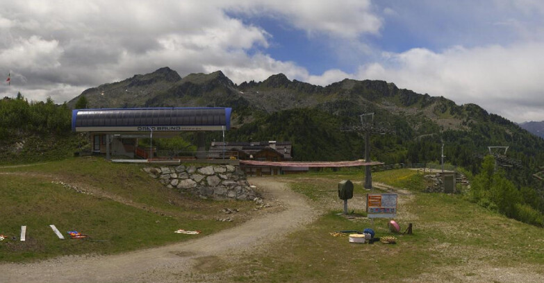 Webcam Skiarea Campiglio Dolomiti di Brenta Val di Sole Val Rendena - Seggiovia Orso Bruno 
