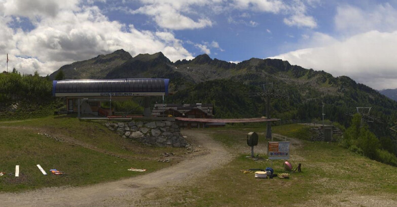 Webcam Skiarea Campiglio Dolomiti di Brenta Val di Sole Val Rendena - Seggiovia Orso Bruno 
