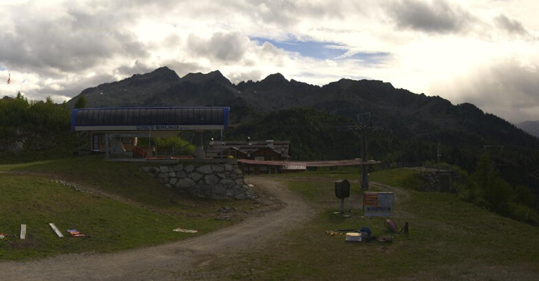 Webcam Skiarea Campiglio Dolomiti di Brenta Val di Sole Val Rendena - Seggiovia Orso Bruno 