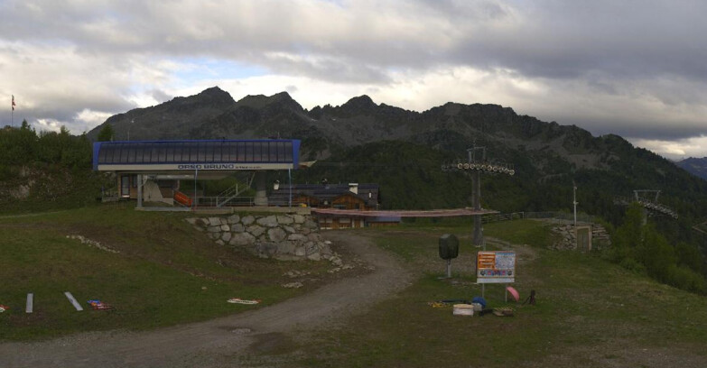 Webcam Skiarea Campiglio Dolomiti di Brenta Val di Sole Val Rendena - Seggiovia Orso Bruno 