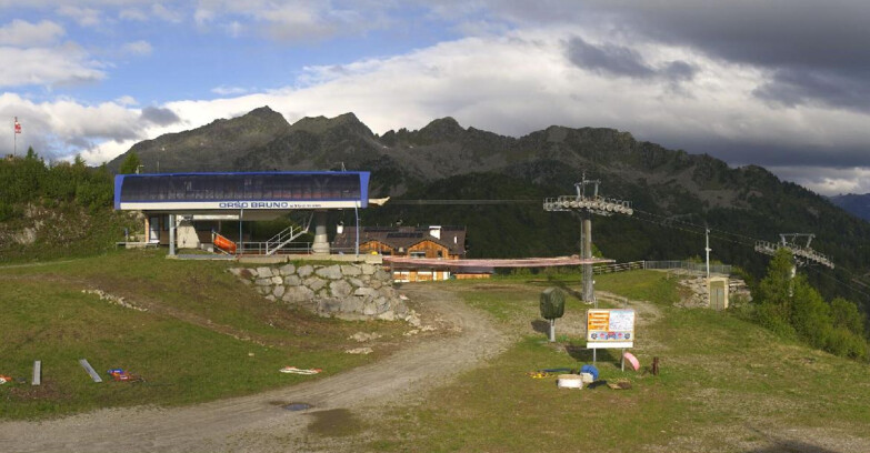 Webcam Skiarea Campiglio Dolomiti di Brenta Val di Sole Val Rendena - Seggiovia Orso Bruno 