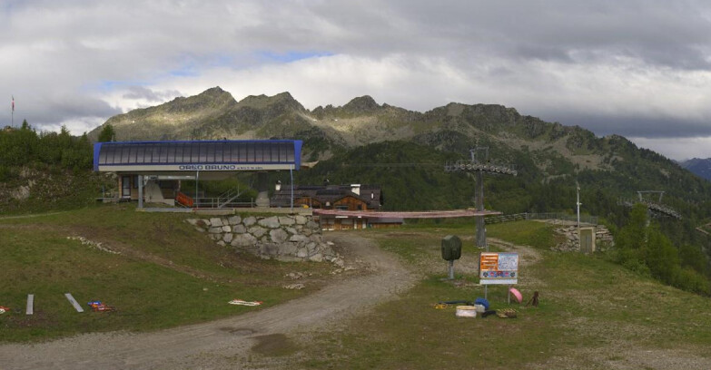 Webcam Skiarea Campiglio Dolomiti di Brenta Val di Sole Val Rendena - Seggiovia Orso Bruno 