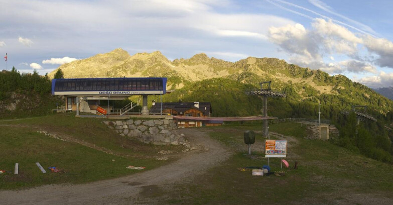 Webcam Folgarida-Marilleva  (Skiarea Campiglio Dolomiti di Brenta - Val di Sole Val Rendena) - Seggiovia Orso Bruno 