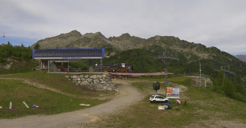 Webcam Ski area Campiglio Dolomiti di Brenta Val di Sole Val Rendena - Seggiovia Orso Bruno 