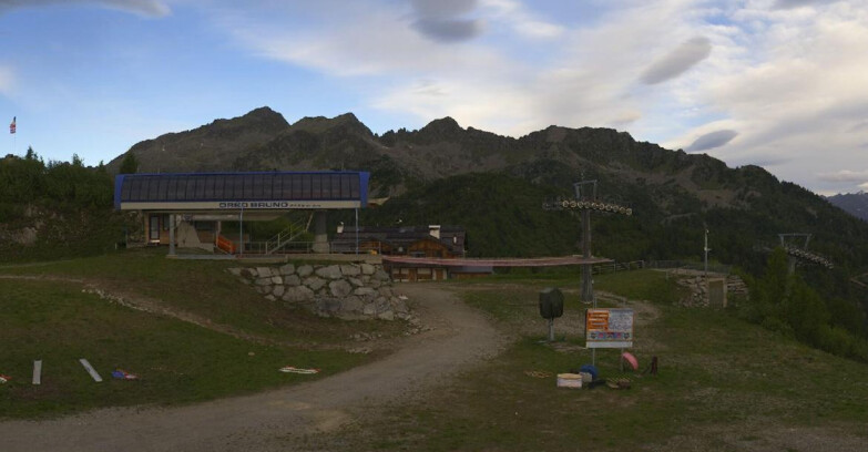Webcam Ski area Campiglio Dolomiti di Brenta Val di Sole Val Rendena - Seggiovia Orso Bruno 