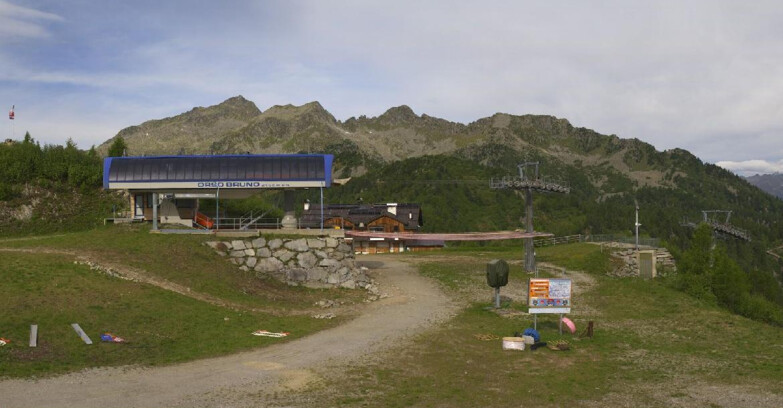Webcam Ski area Campiglio Dolomiti di Brenta Val di Sole Val Rendena - Seggiovia Orso Bruno 