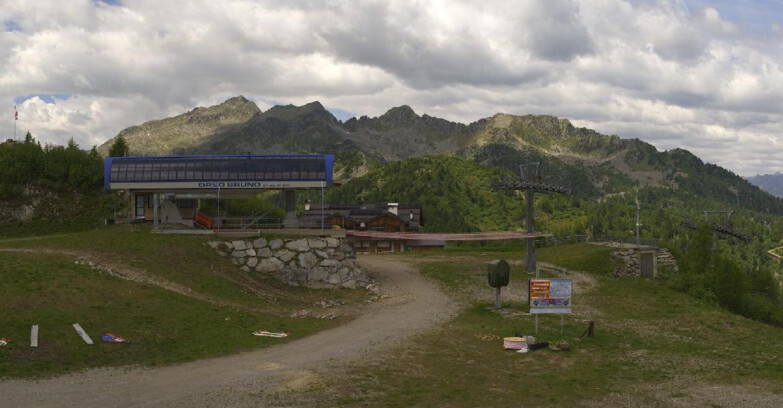 Webcam Skiarea Campiglio Dolomiti di Brenta Val di Sole Val Rendena - Seggiovia Orso Bruno 