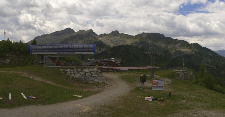 Webcam Skiarea Campiglio Dolomiti di Brenta Val di Sole Val Rendena - Seggiovia Orso Bruno 