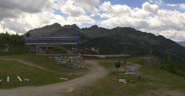 Webcam Skiarea Campiglio Dolomiti di Brenta Val di Sole Val Rendena - Seggiovia Orso Bruno 