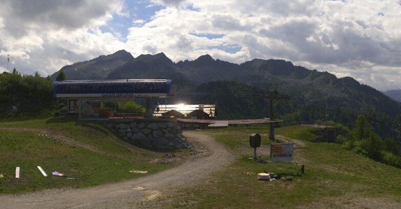 Webcam Skiarea Campiglio Dolomiti di Brenta Val di Sole Val Rendena - Seggiovia Orso Bruno 