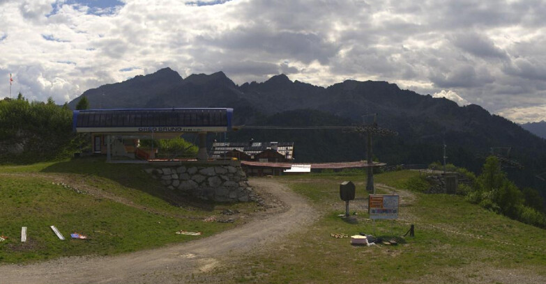 Webcam Skiarea Campiglio Dolomiti di Brenta Val di Sole Val Rendena - Seggiovia Orso Bruno 