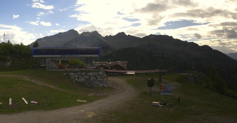 Webcam Skiarea Campiglio Dolomiti di Brenta Val di Sole Val Rendena - Seggiovia Orso Bruno 