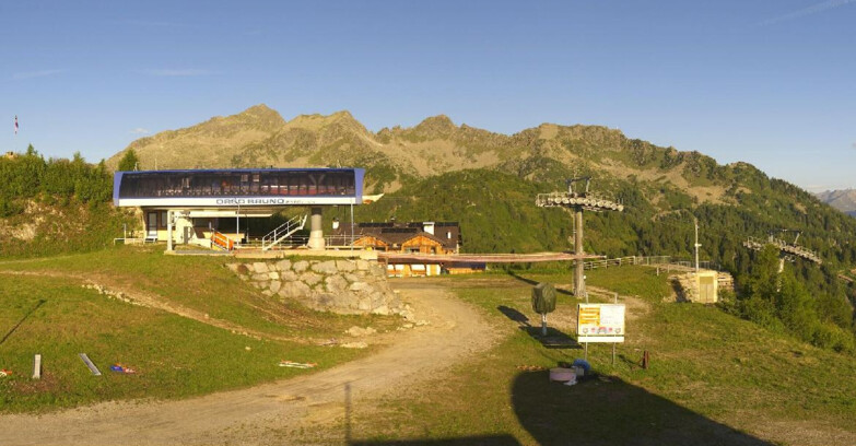 Webcam Skiarea Campiglio Dolomiti di Brenta Val di Sole Val Rendena - Seggiovia Orso Bruno 