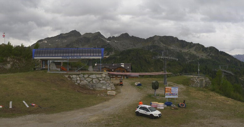 Webcam Ski area Campiglio Dolomiti di Brenta Val di Sole Val Rendena - Seggiovia Orso Bruno 