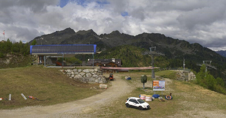 Webcam Ski area Campiglio Dolomiti di Brenta Val di Sole Val Rendena - Seggiovia Orso Bruno 