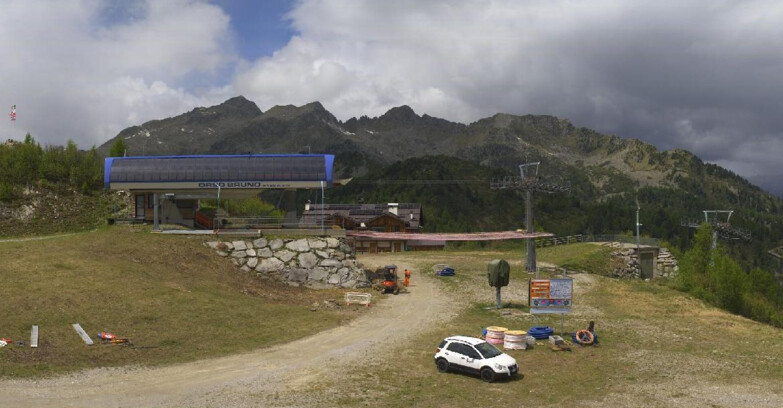 Webcam Ski area Campiglio Dolomiti di Brenta Val di Sole Val Rendena - Seggiovia Orso Bruno 