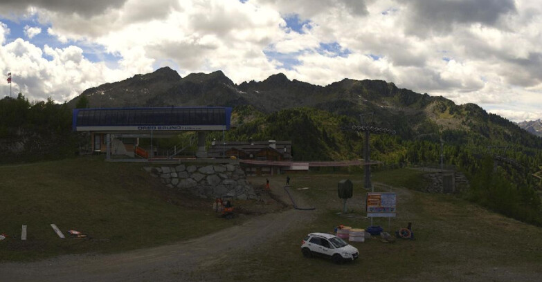 Webcam Ski area Campiglio Dolomiti di Brenta Val di Sole Val Rendena - Seggiovia Orso Bruno 