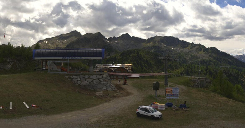 Webcam Ski area Campiglio Dolomiti di Brenta Val di Sole Val Rendena - Seggiovia Orso Bruno 
