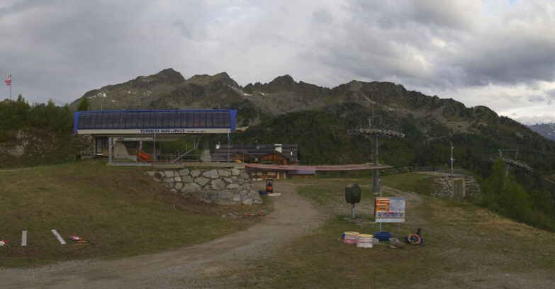 Webcam Ski area Campiglio Dolomiti di Brenta Val di Sole Val Rendena - Seggiovia Orso Bruno 
