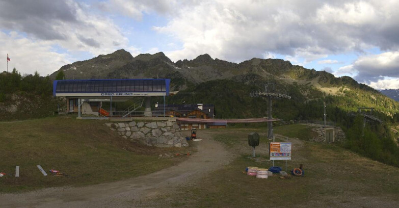 Webcam Ski area Campiglio Dolomiti di Brenta Val di Sole Val Rendena - Seggiovia Orso Bruno 