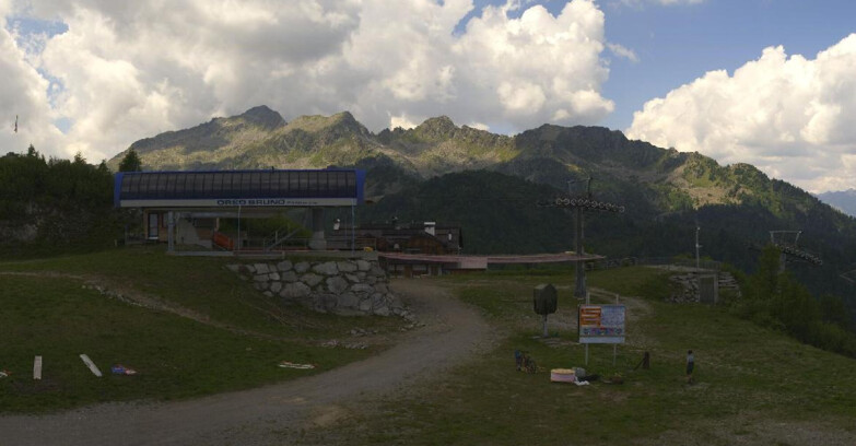 Webcam Skiarea Campiglio Dolomiti di Brenta Val di Sole Val Rendena - Seggiovia Orso Bruno 