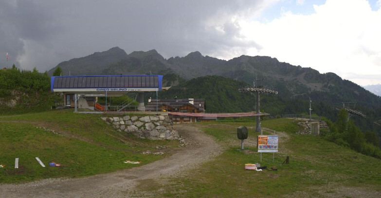 Webcam Skiarea Campiglio Dolomiti di Brenta Val di Sole Val Rendena - Seggiovia Orso Bruno 