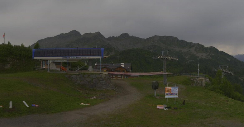Webcam Skiarea Campiglio Dolomiti di Brenta Val di Sole Val Rendena - Seggiovia Orso Bruno 
