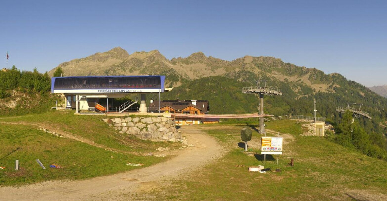 Webcam Skiarea Campiglio Dolomiti di Brenta Val di Sole Val Rendena - Seggiovia Orso Bruno 
