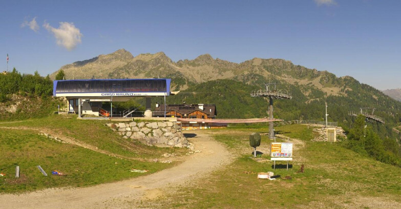Webcam Skiarea Campiglio Dolomiti di Brenta Val di Sole Val Rendena - Seggiovia Orso Bruno 