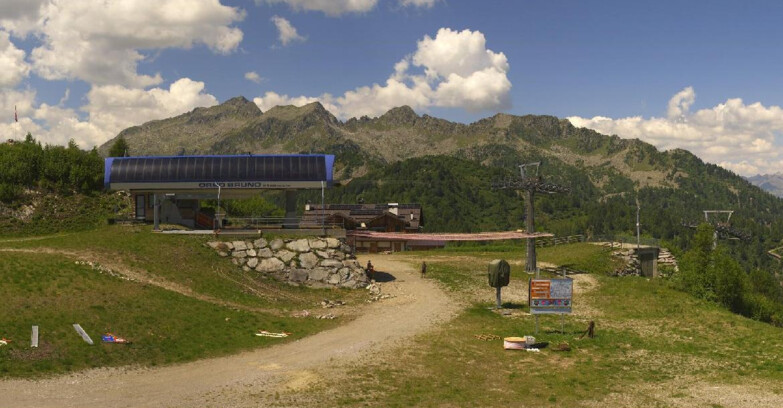 Webcam Ski area Campiglio Dolomiti di Brenta Val di Sole Val Rendena - Seggiovia Orso Bruno 