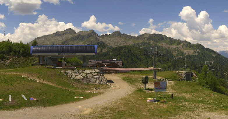 Webcam Ski area Campiglio Dolomiti di Brenta Val di Sole Val Rendena - Seggiovia Orso Bruno 