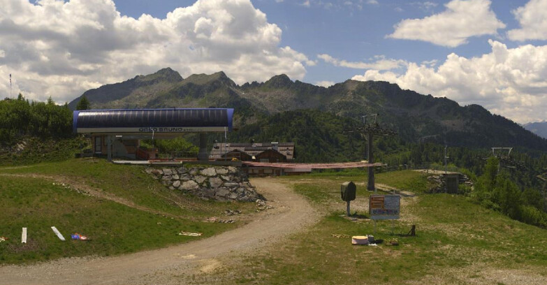 Webcam Ski area Campiglio Dolomiti di Brenta Val di Sole Val Rendena - Seggiovia Orso Bruno 