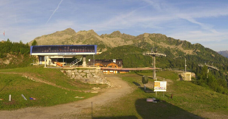 Webcam Ski area Campiglio Dolomiti di Brenta Val di Sole Val Rendena - Seggiovia Orso Bruno 