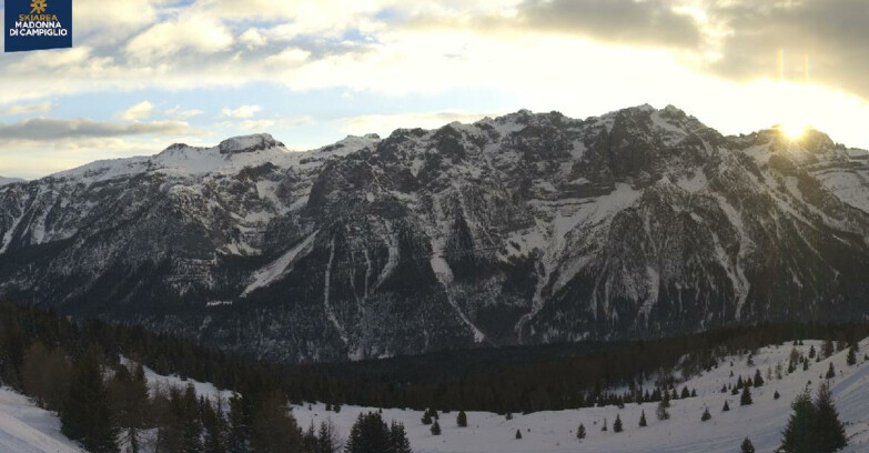 Webcam Folgarida-Marilleva  (Skiarea Campiglio Dolomiti di Brenta - Val di Sole Val Rendena) - Marilleva-Val Panciana