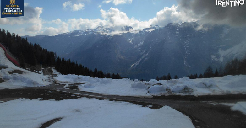 Webcam Folgarida-Marilleva  (Skiarea Campiglio Dolomiti di Brenta - Val di Sole Val Rendena) - Pista delle Rocce - Folgarida