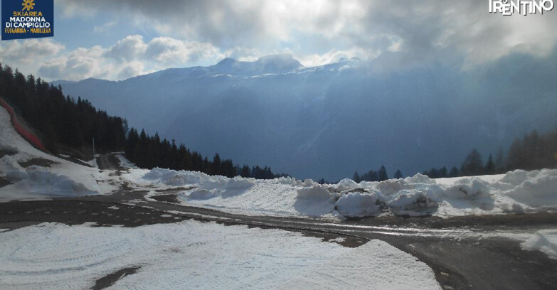 Webcam Folgarida-Marilleva  (Skiarea Campiglio Dolomiti di Brenta - Val di Sole Val Rendena) - Pista delle Rocce - Folgarida