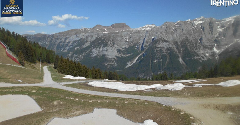 Webcam Folgarida-Marilleva  (Skiarea Campiglio Dolomiti di Brenta - Val di Sole Val Rendena) - Pista delle Rocce - Folgarida