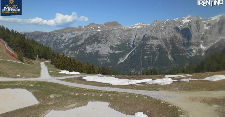 Webcam Folgarida-Marilleva  (Skiarea Campiglio Dolomiti di Brenta - Val di Sole Val Rendena) - Pista delle Rocce - Folgarida