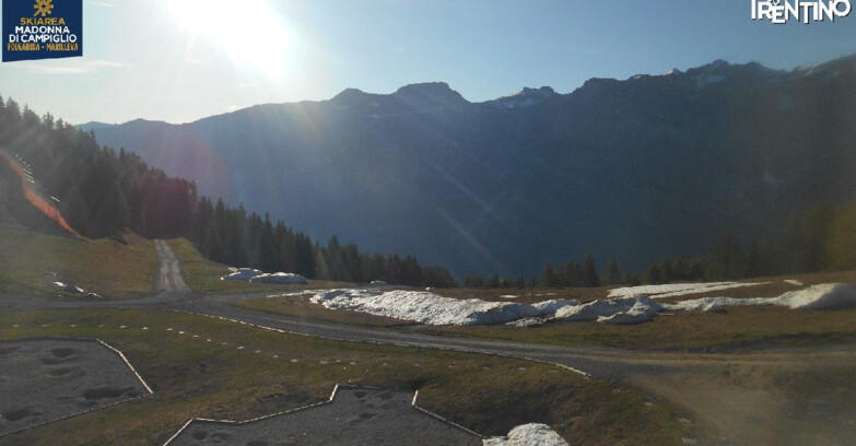 Webcam Folgarida-Marilleva  (Skiarea Campiglio Dolomiti di Brenta - Val di Sole Val Rendena) - Pista delle Rocce - Folgarida