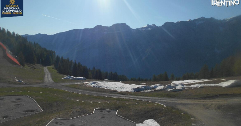 Webcam Folgarida-Marilleva  (Skiarea Campiglio Dolomiti di Brenta - Val di Sole Val Rendena) - Pista delle Rocce - Folgarida